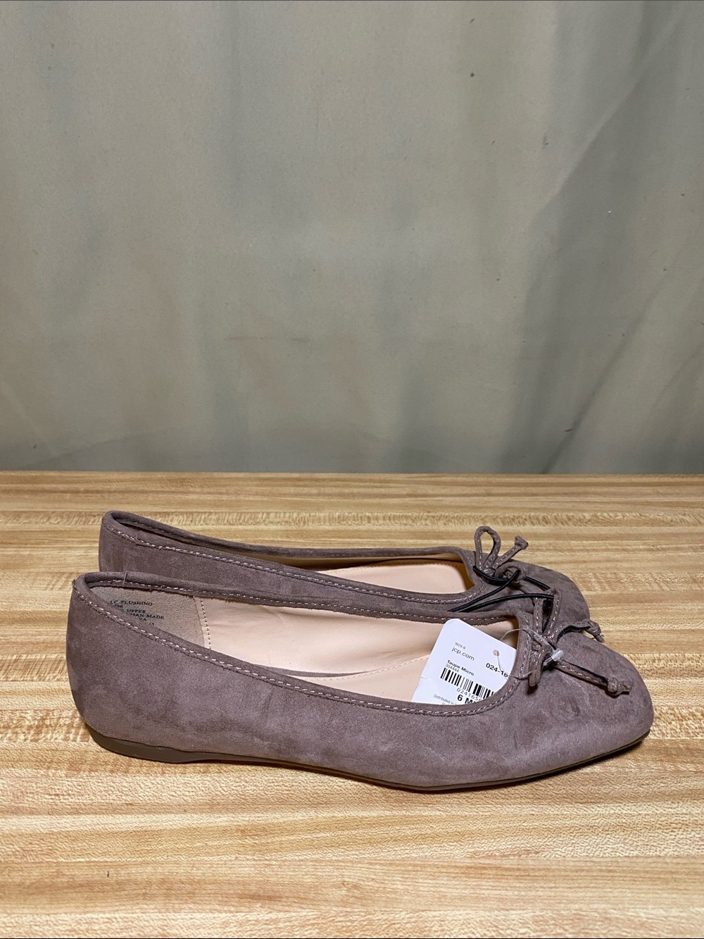Liz Claiborne Flushing Memory Foam Taupe Micro suede Flats size 6M NWT